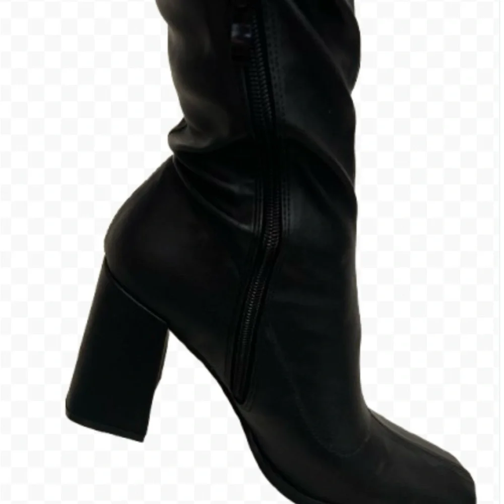 PrettyLittleThing Pull On PU Leather Boots Silver Cap Square Toe Heel NIB Sz 9 - Picture 5 of 7